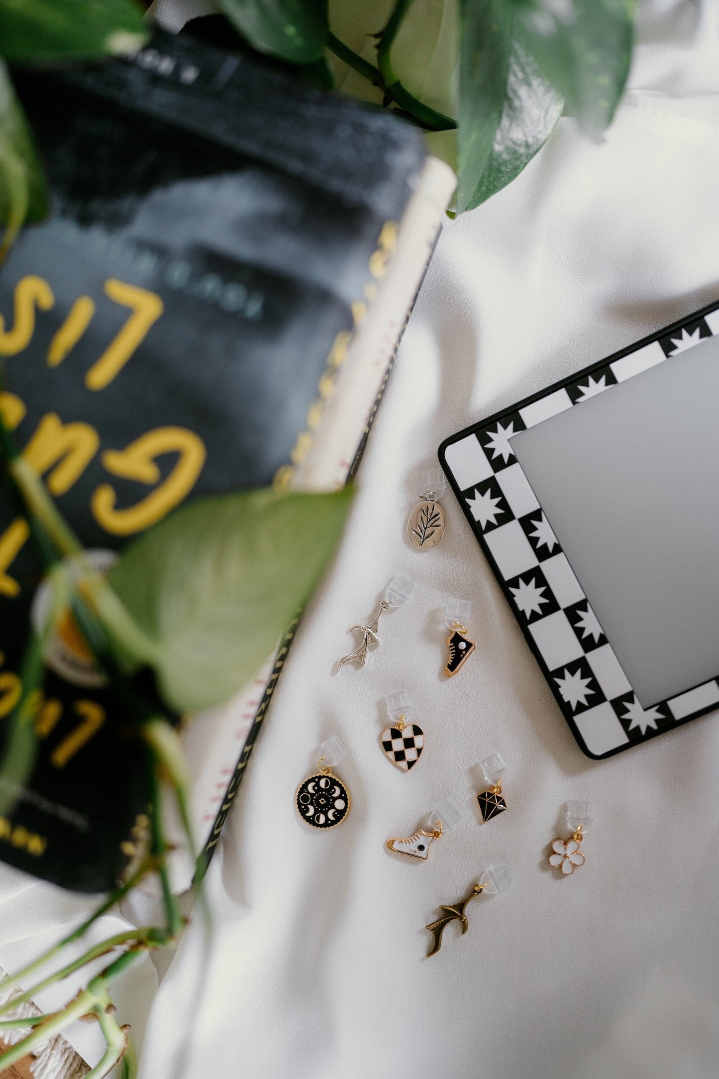 Black & White Kindle Charms Collection