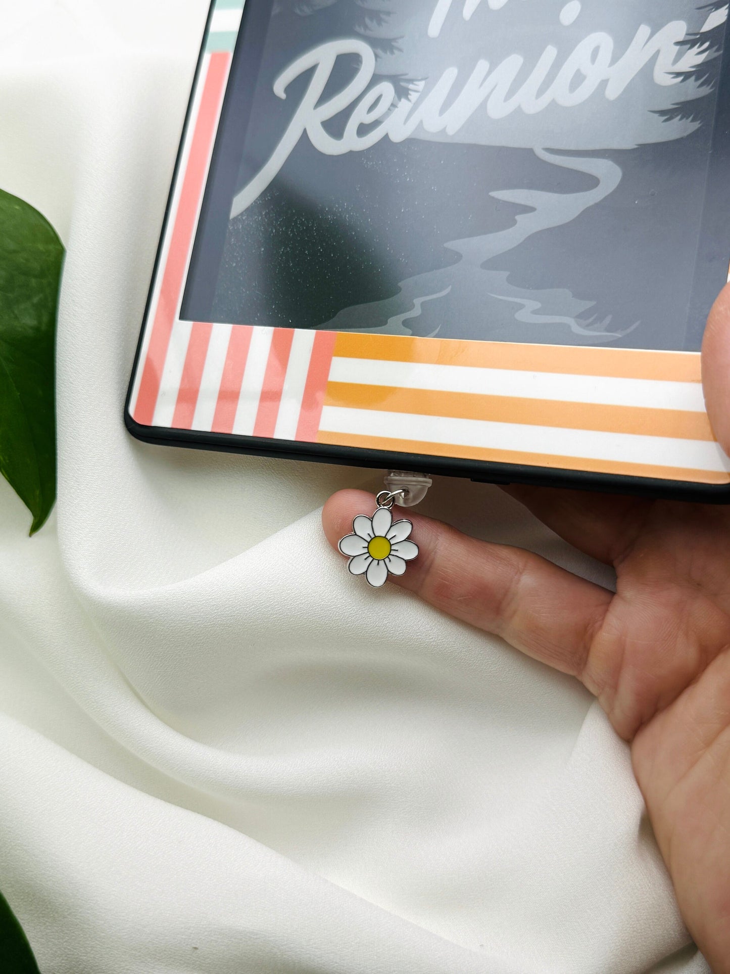 Daisy Kindle Charm