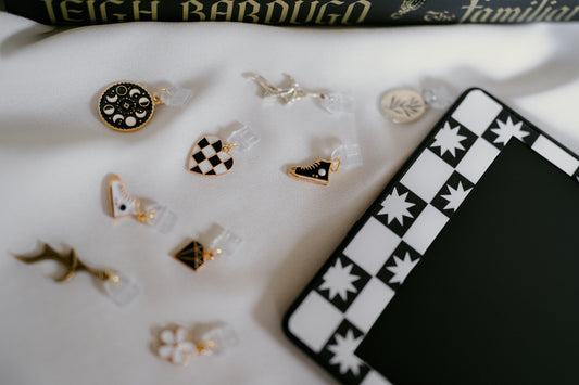 Black & White Kindle Charms Collection