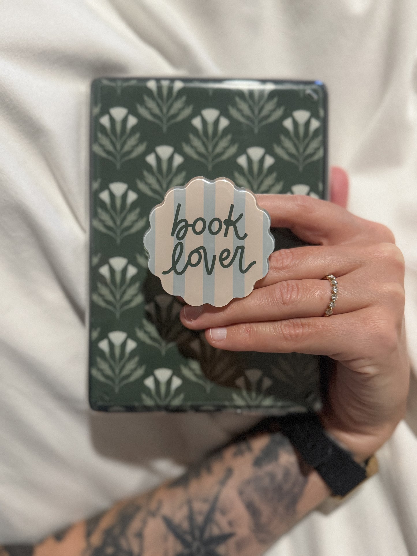 Book Lover MagSafe Kindle Grip