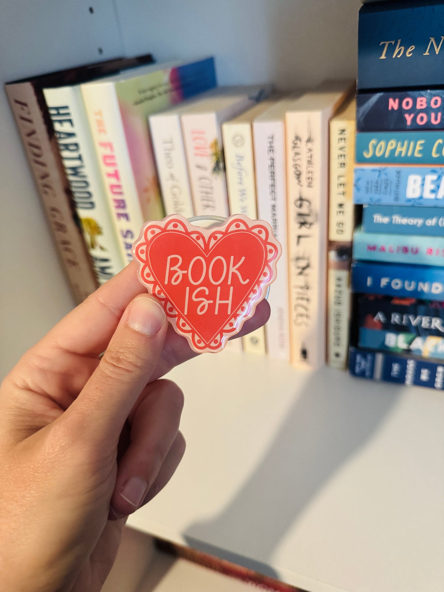 BOOKISH Coquette Heart MagSafe Kindle Grip